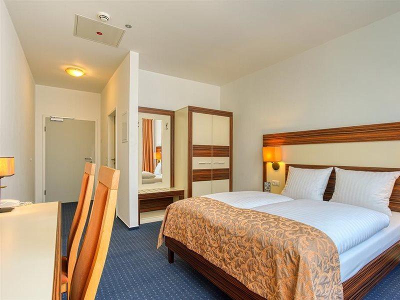 เซ็นโทร โฮเต็ล เซลเลอร์ ทอร์ Hotel บราวน์ชไวก์ ภายนอก รูปภาพ